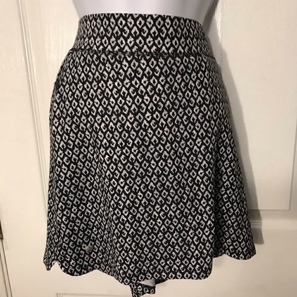 Jockey Large Black & White Skirt